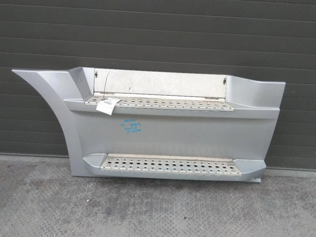 Side Fairing Left for Freightliner Cascadia 126 (2021)