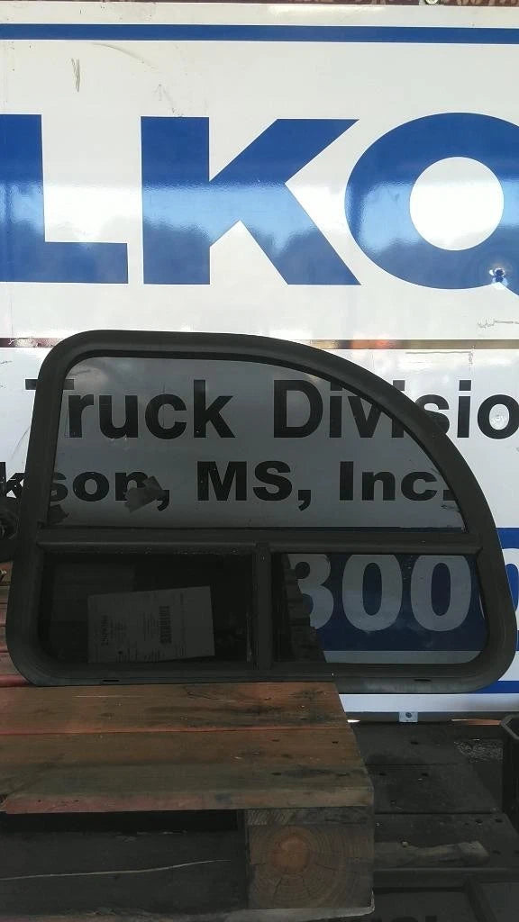 Back Glass for Mack CXU613 (2016)