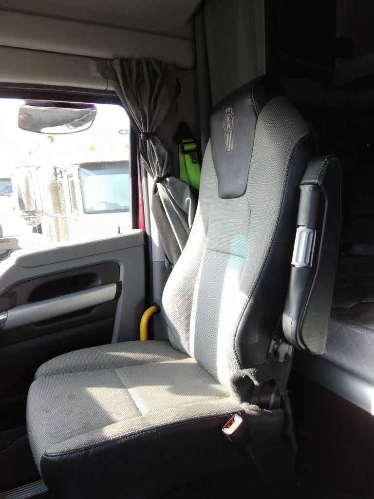 Front Seat for Kenworth T680 (2021)