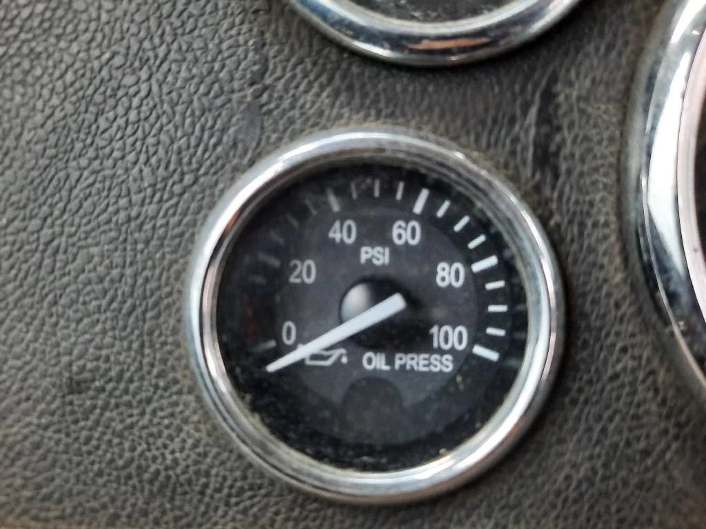Oil Pressure Gauge for Peterbilt 386 (2012)