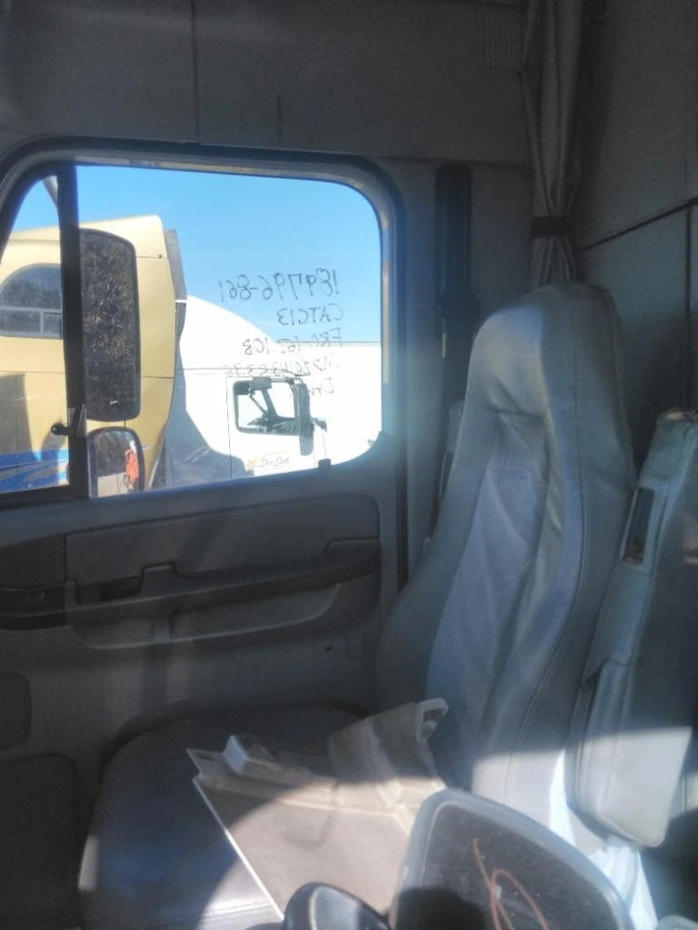 Front Seat for Freightliner Columbia 120 (2006)