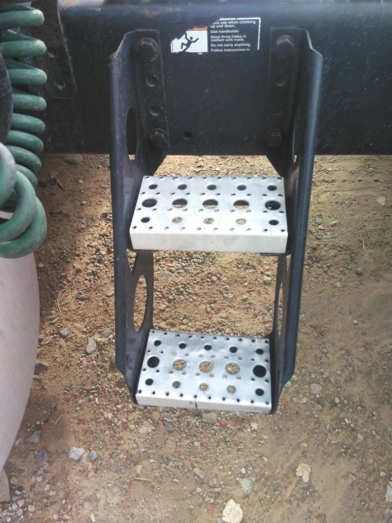 Frame Step for Freightliner Cascadia 125 (2014)