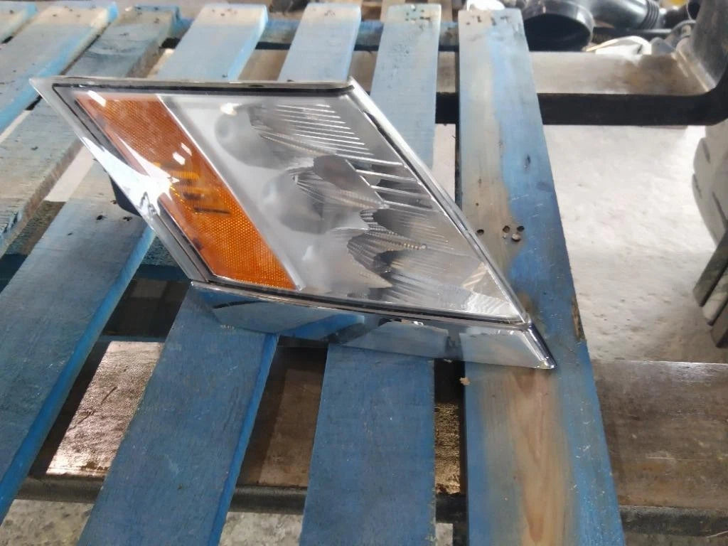 Right Headlight for Western Star 5700XE (2020)