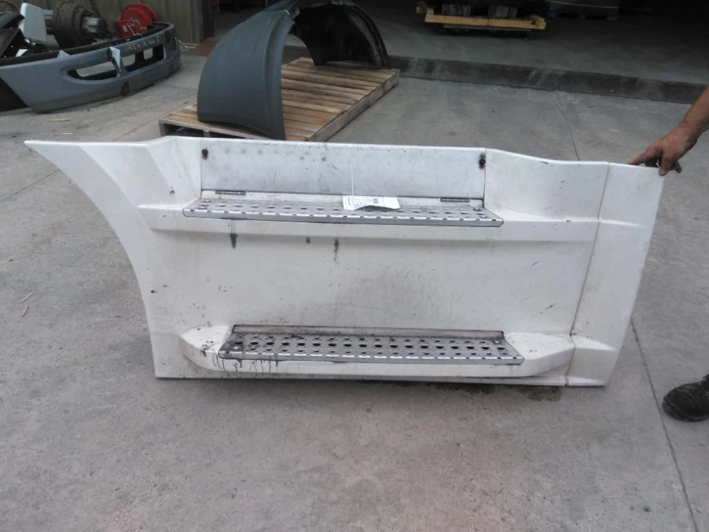 Side Fairing Left for Freightliner Cascadia 126 (2019)