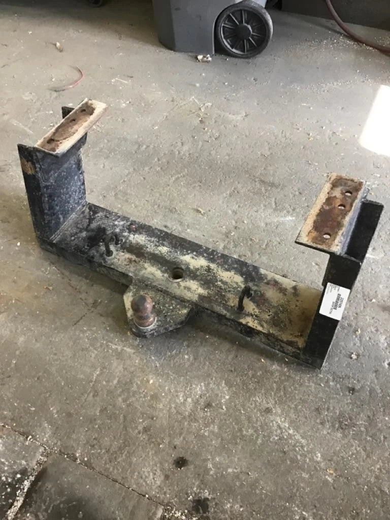 Trailer Hitch for Peterbilt 379 (NA)