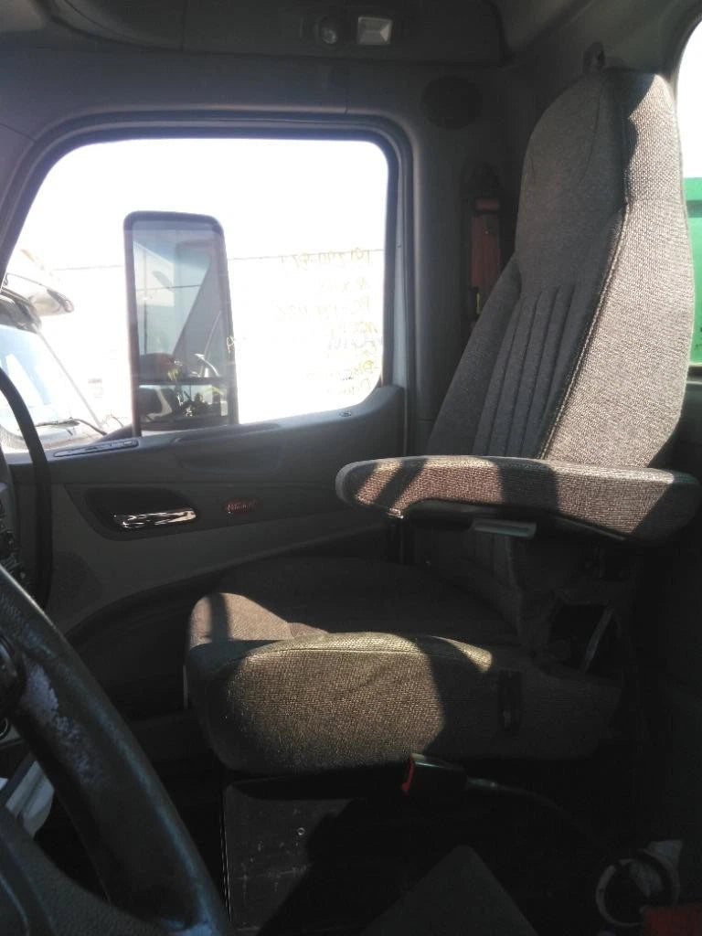 Front Seat for Peterbilt 579 (2019)