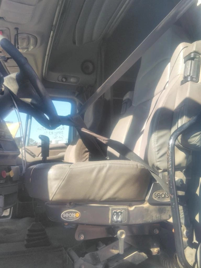 Front Seat for Peterbilt 387 (2007)