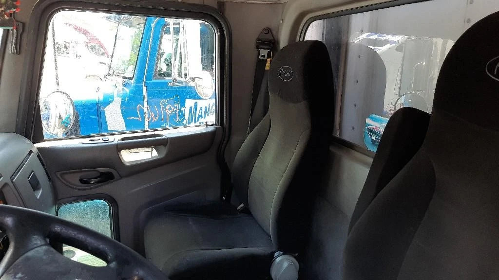 Front Seat for Peterbilt 337 (2011)