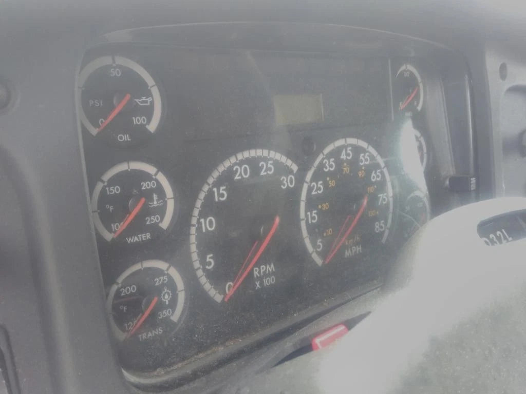 Instrument Cluster for Freightliner M2 106 (2007)