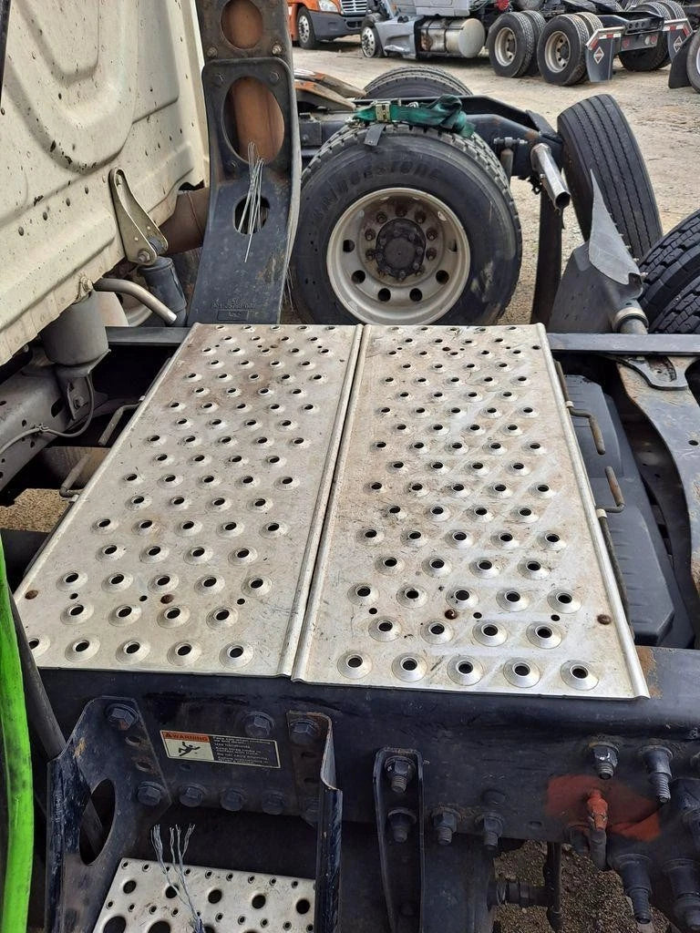 Deck Catwalk for Freightliner Cascadia 125 (2015)