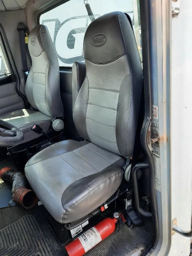 Front Seat for Peterbilt 335 (2008)