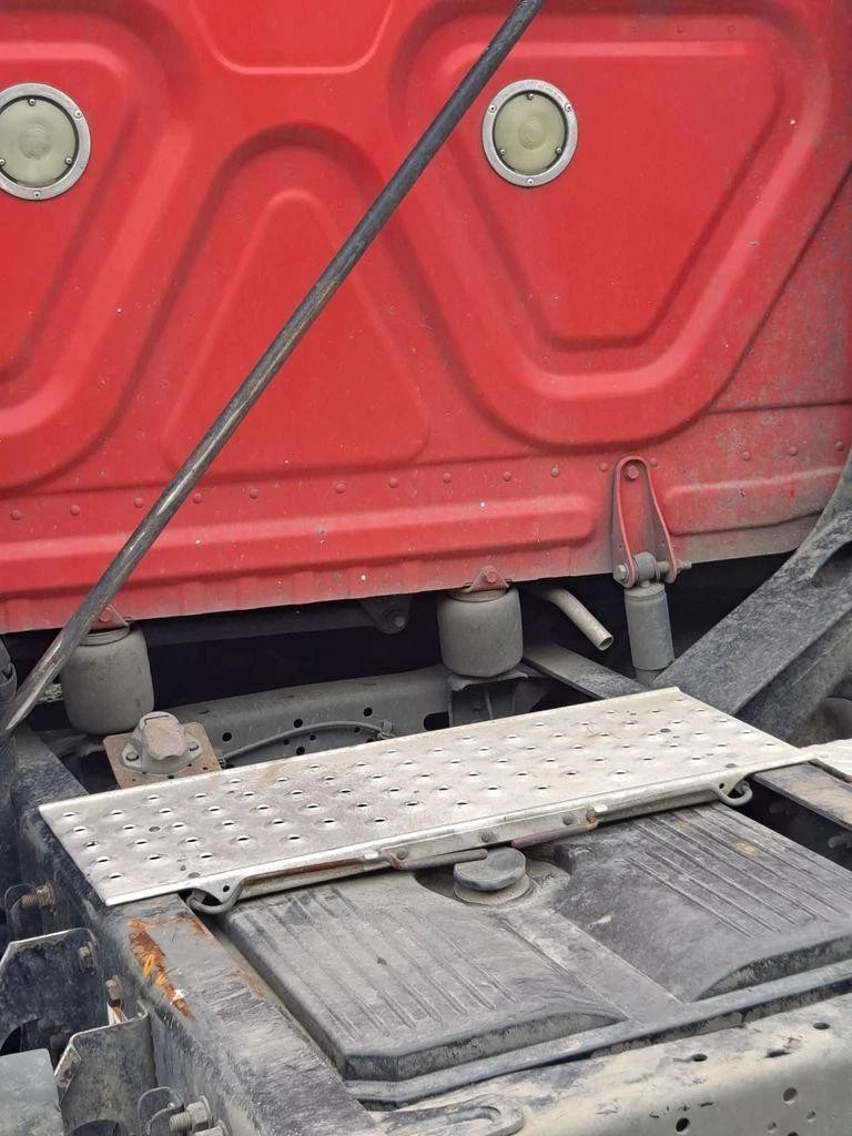 Deck Catwalk for Freightliner Cascadia 125 (2017)