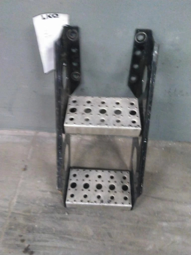 Frame Step for Freightliner Cascadia 125 (2018)