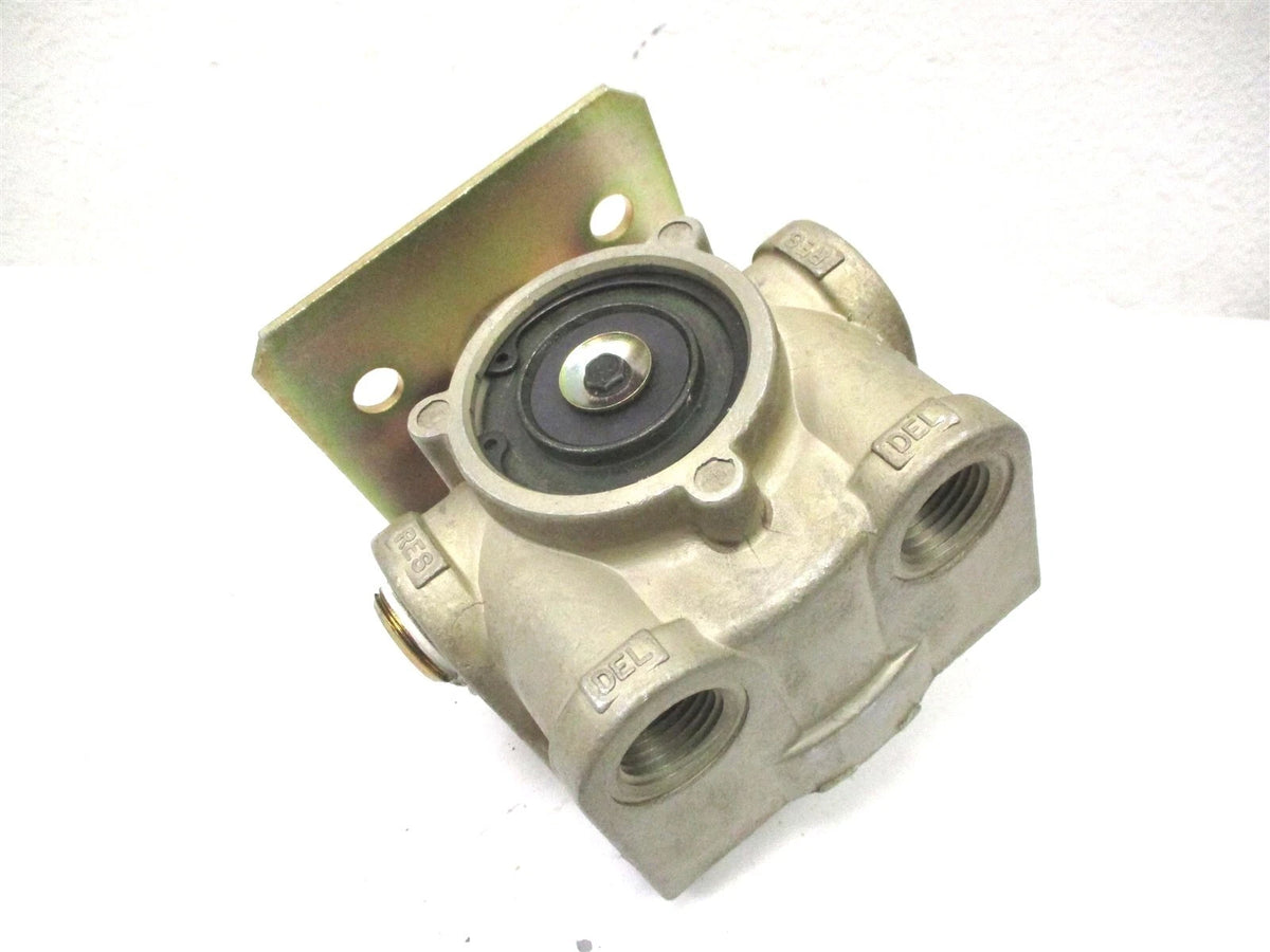Haldex Air Brake Relay Valve for KN28071 (4.6 PSI Crack Pressure, 1/2" Ports)