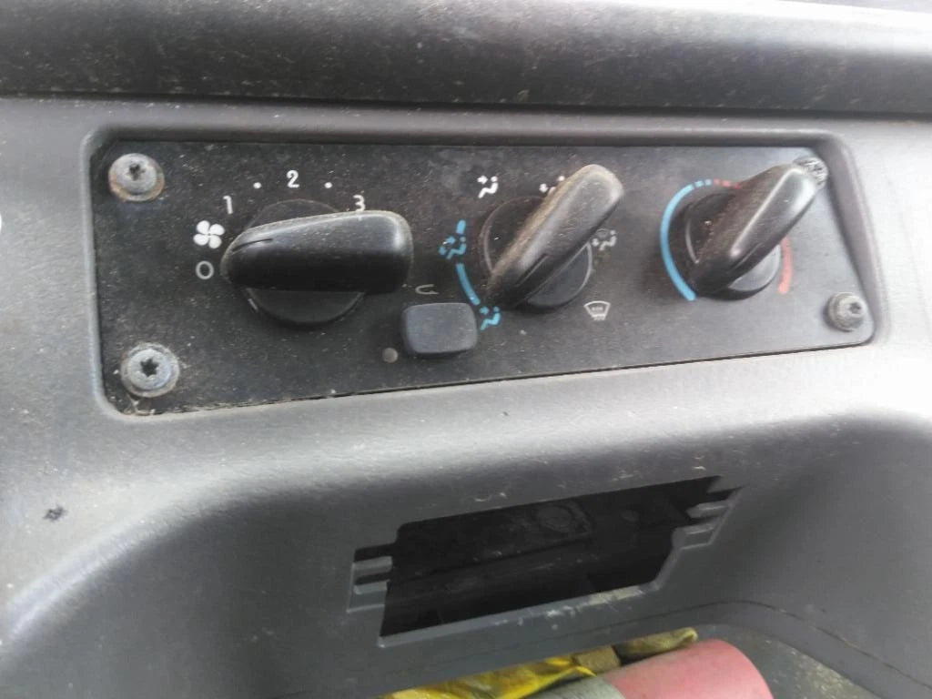 Temperature Control for Freightliner M2 106 (2014)