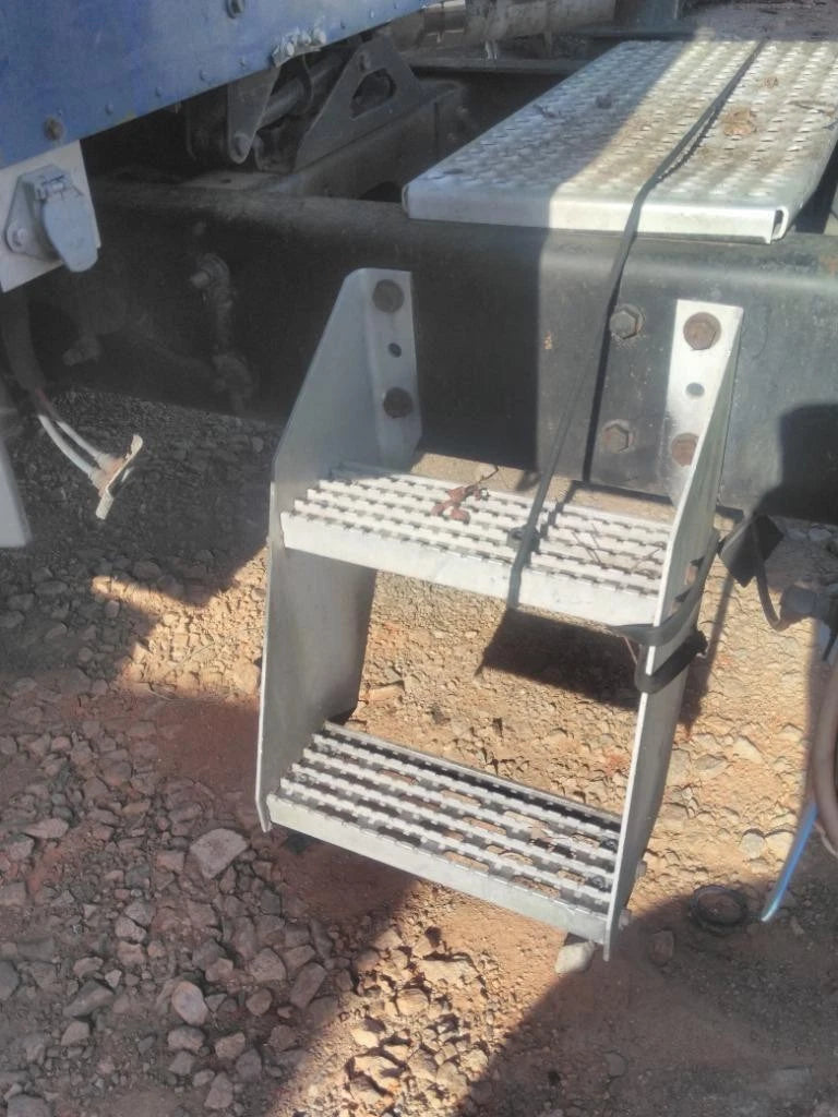 Frame Step for International 9400i (2004)