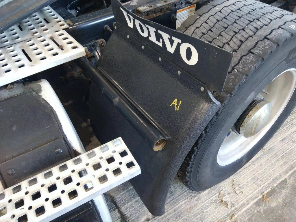 Rear Quarter/Half Fender for Volvo VNL (2017) - Left, MN