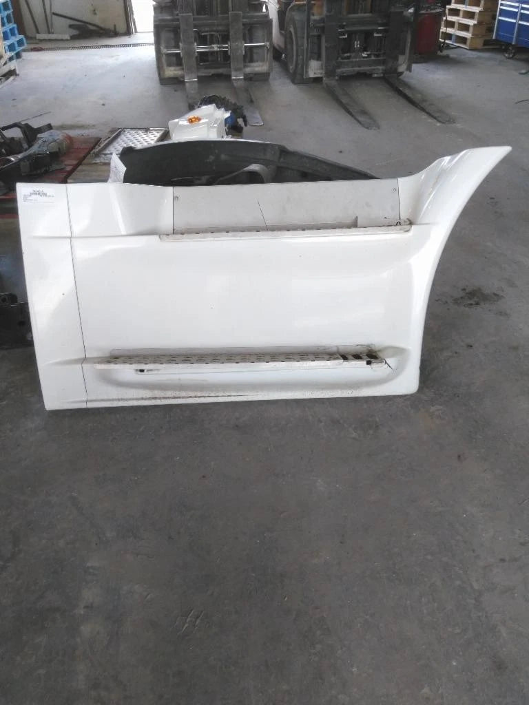 Side Fairing Right for Freightliner Cascadia 113 (2014)
