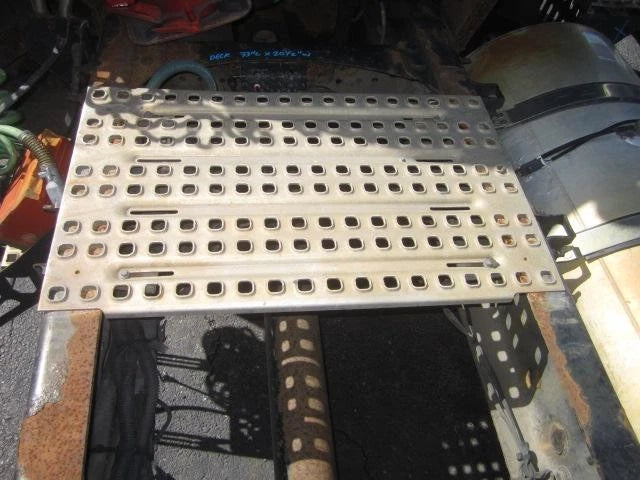 Deck Catwalk for Volvo VNM (2008)