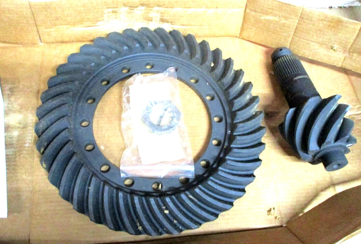 Set of 4 Differential Ring Gear, Pinion, Nut for Dana Spicer (1921–1921)