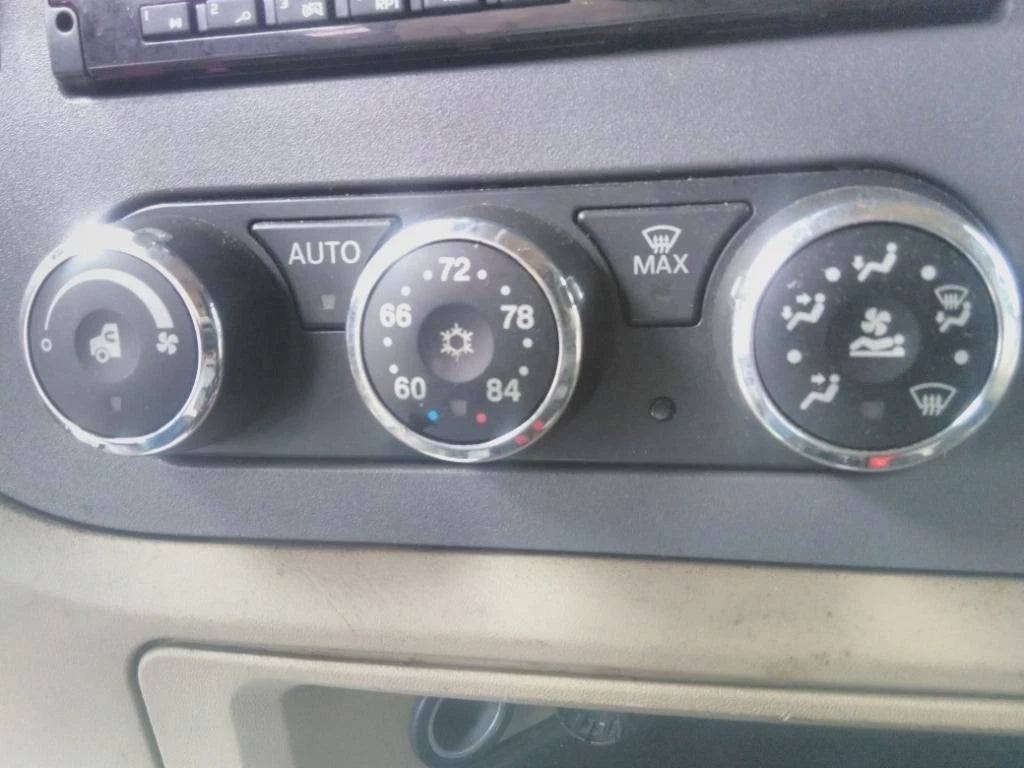 Temperature Control for Peterbilt 579 (2016)