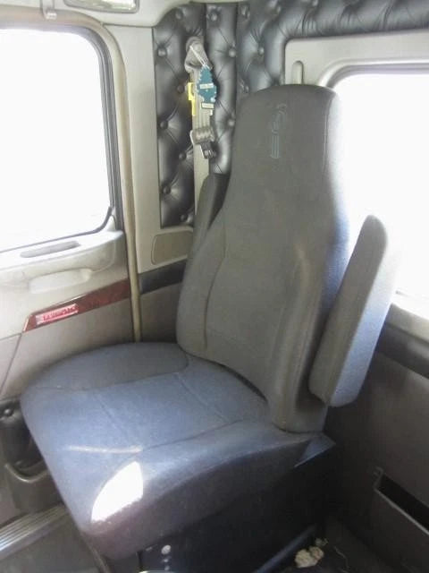 Front Seat for Kenworth T660 (2013)