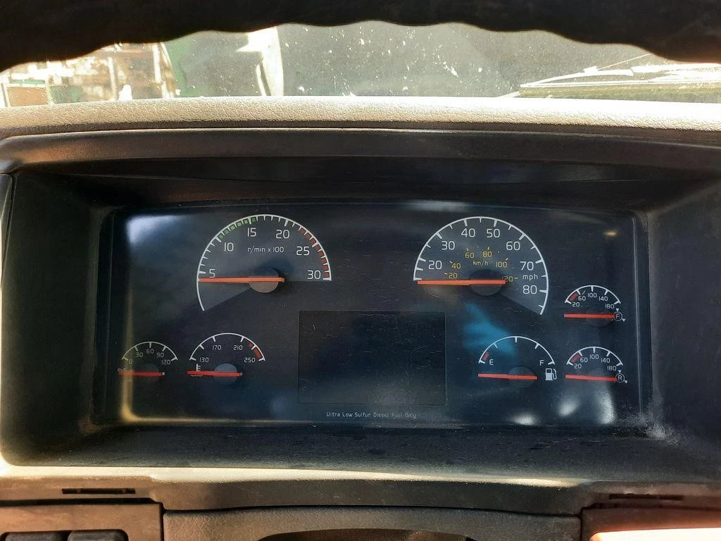 Instrument Cluster for Volvo VNL (2010)