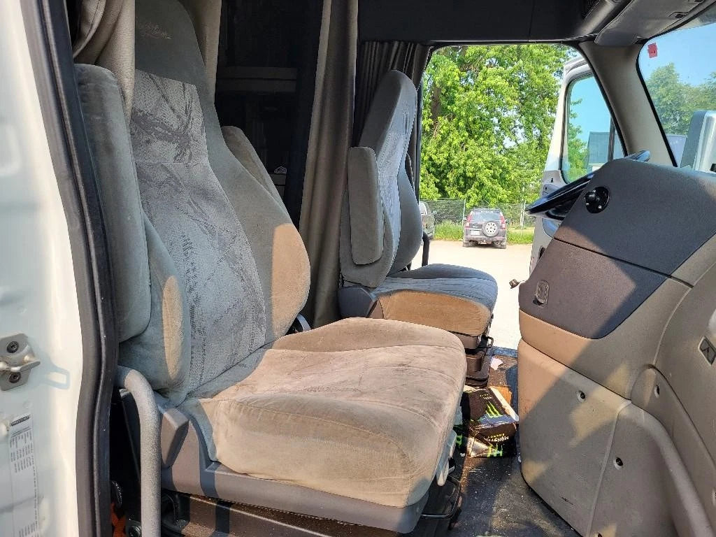 Front Seat for Freightliner Cascadia 125 (2016) - Replaces NA MN