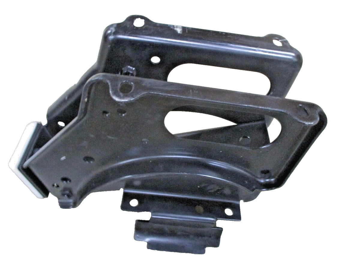 Hood Mount Bracket for Mack Truck (Replaces 82078484, 84218078)
