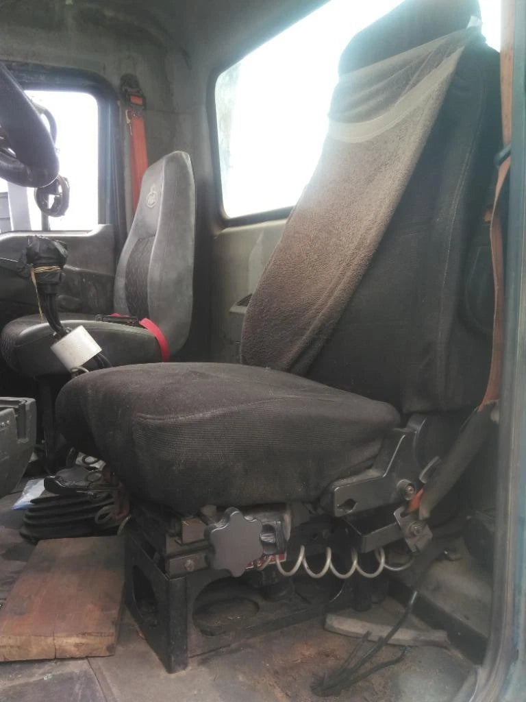 Front Seat for Mack CXU613 (2009)