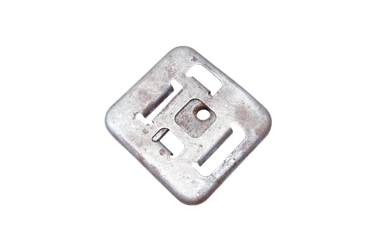 Door Striker Mounting Plate Assembly for Ford (D5UZ-1122008-A)