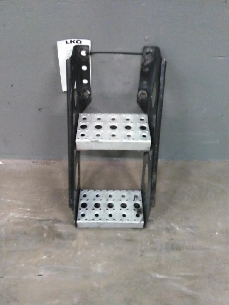 Frame Step for Freightliner Cascadia 113 (2018)