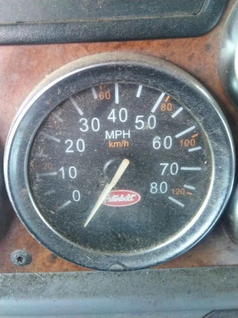 Speedometer for Peterbilt 387 (2003)