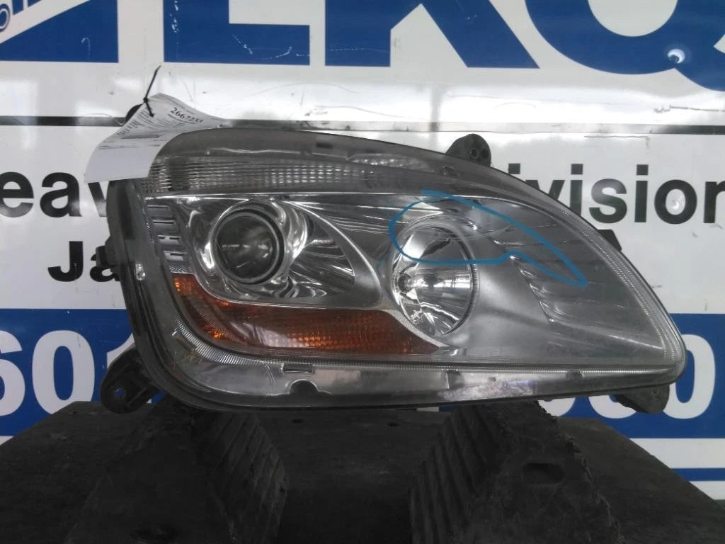 Right Headlight for Peterbilt 579 (2022–2025) MS