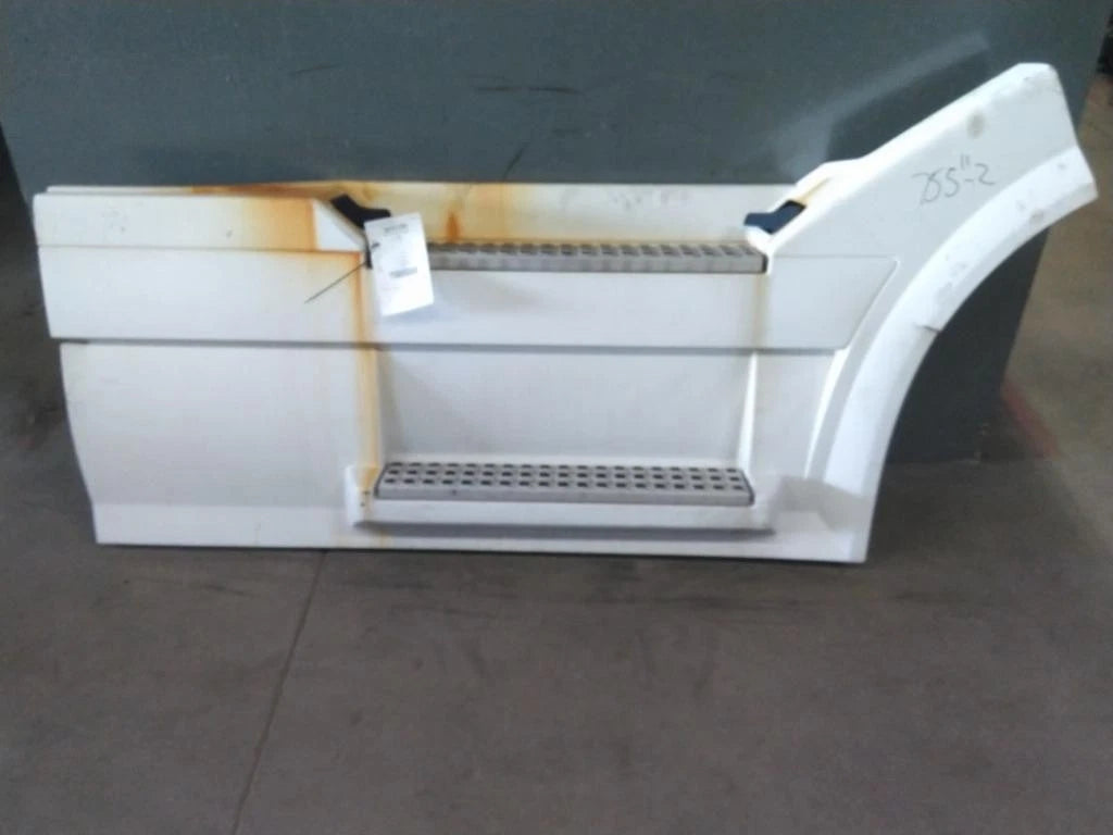 Side Fairing Right for Volvo VNL (2007)