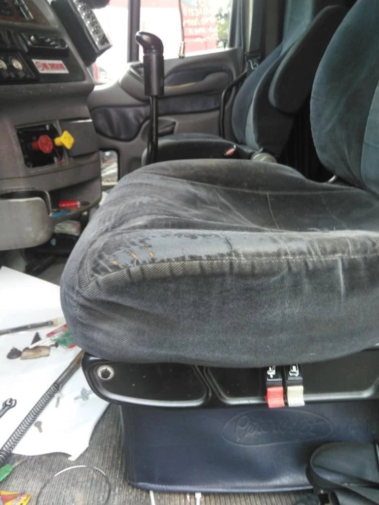 Front Seat for Peterbilt 387 (2003)
