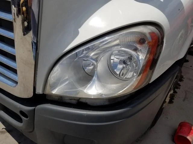 Headlight for Freightliner Cascadia (2007–2019) Left