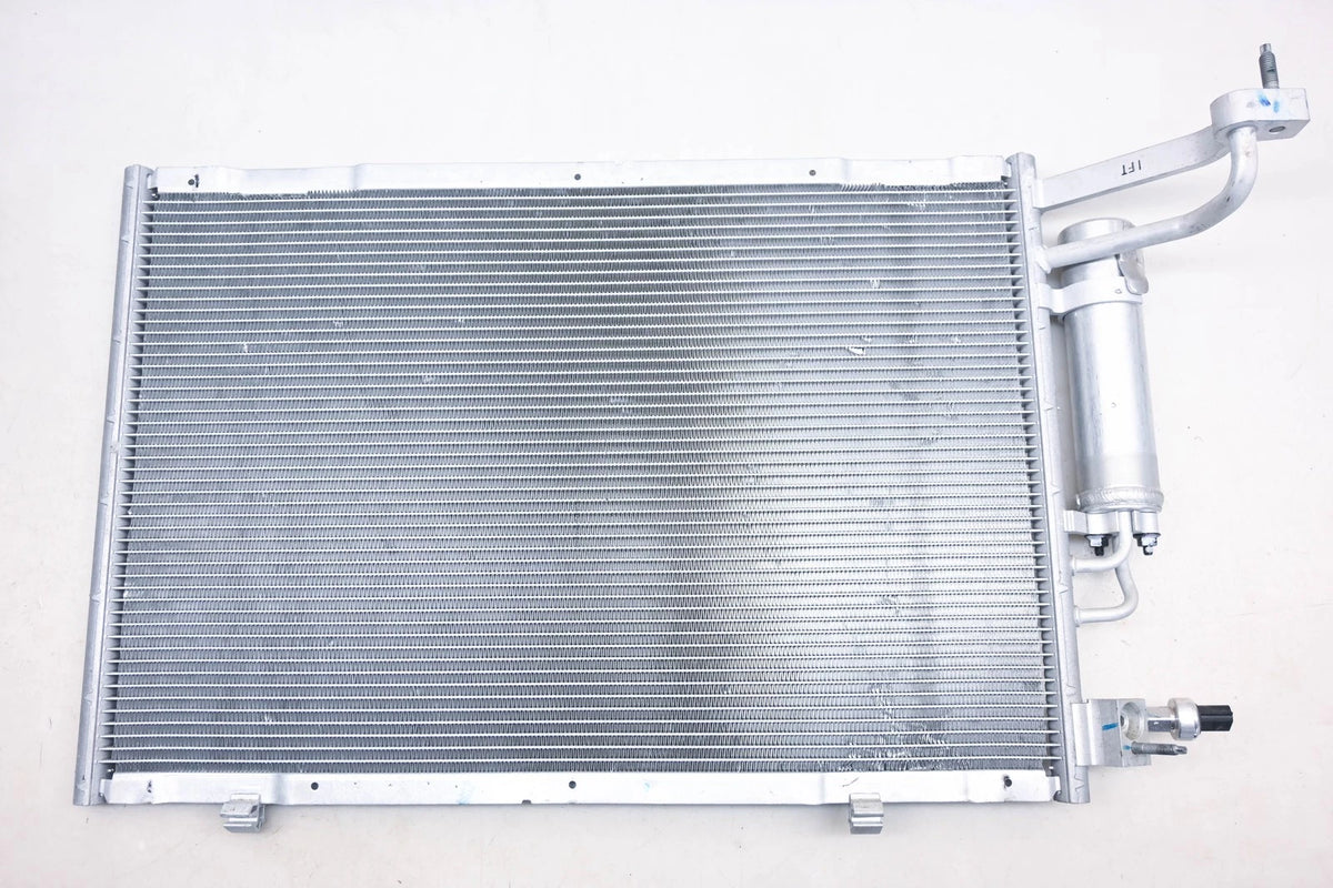 OEM Air Conditioning Condenser Assembly for Ford (AV11-19710-DR)