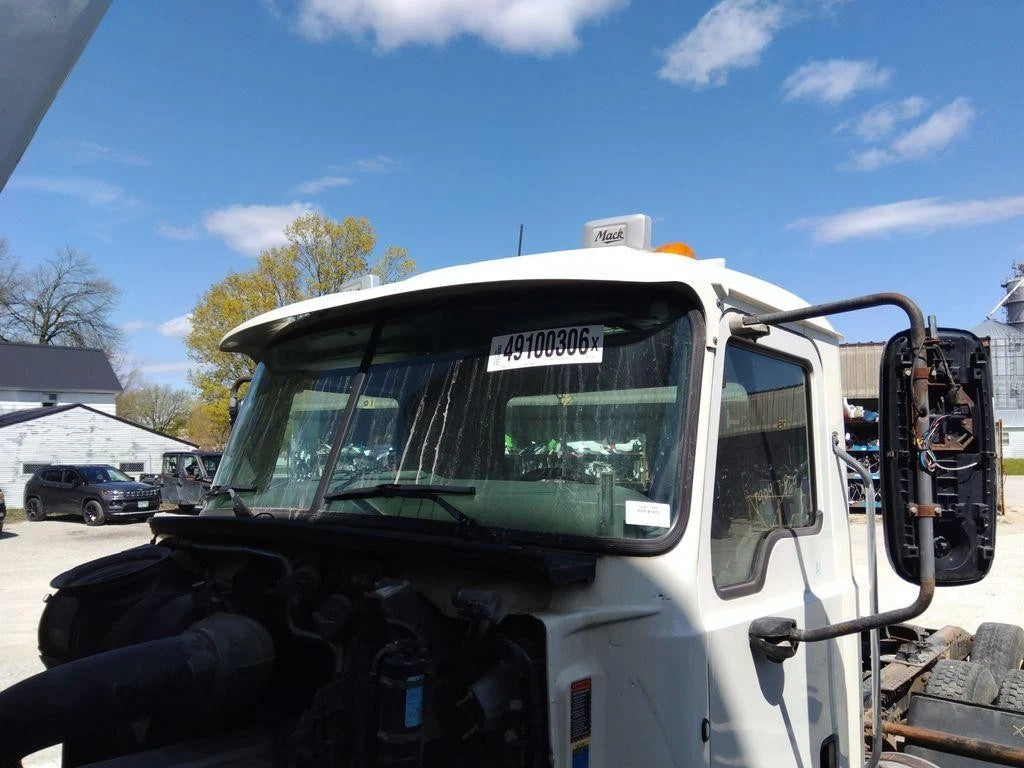 Exterior Sun Visor for Mack CXU613 (2014)