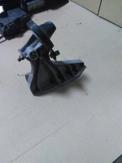 Hood Bracket for Freightliner Cascadia 125 (2016)