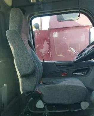 Front Seat for Peterbilt 579 (2016)