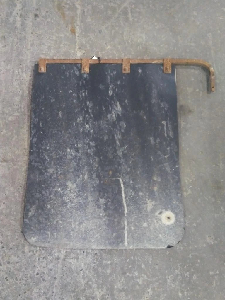 Mud Flap Hanger for Freightliner FLD120 (2000)