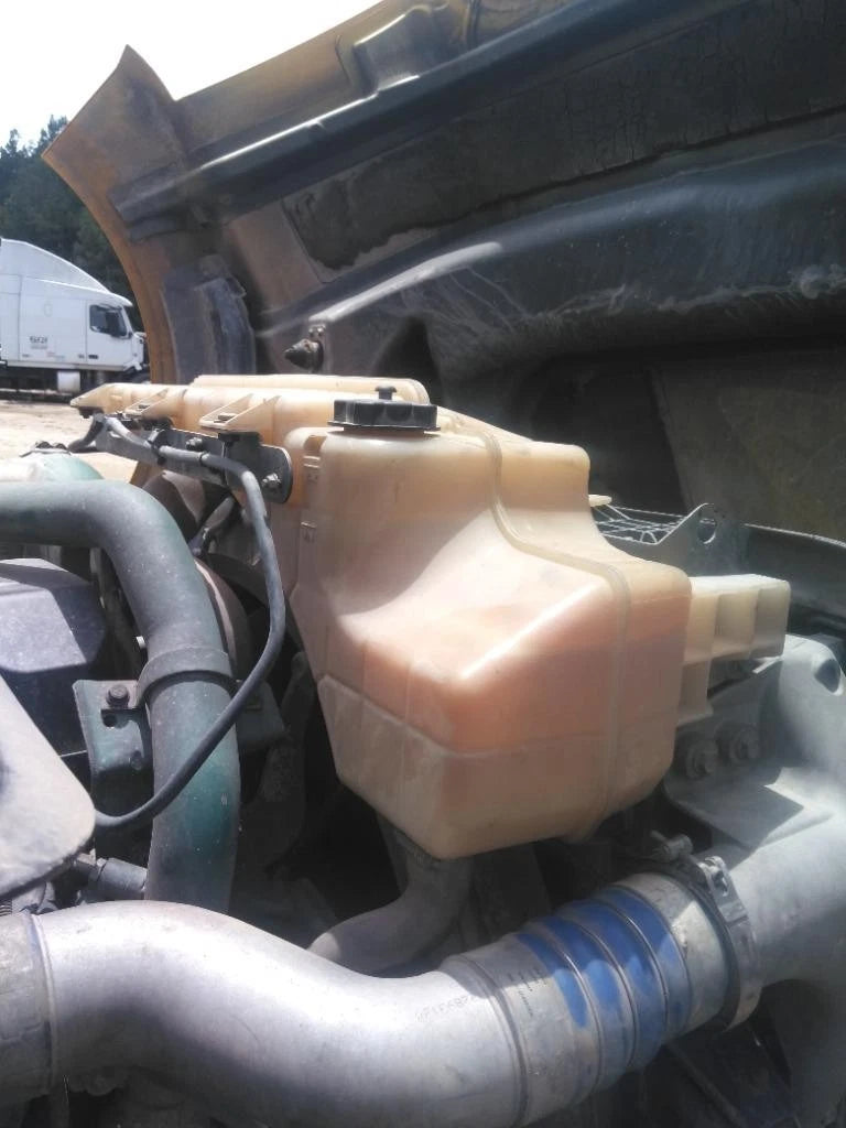 Radiator Overflow Tank for Volvo VNL (2011)