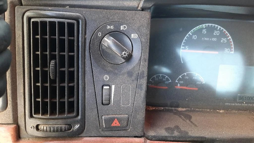Headlight Switch for Volvo VNL (2010)