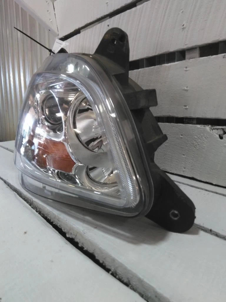 Right Headlight for Peterbilt 579 (2012–2021) MD