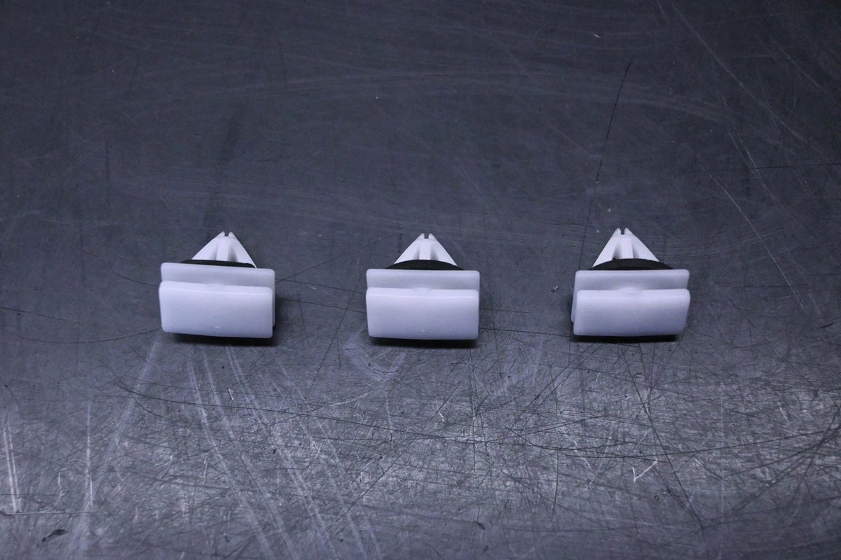 Set of 3 Exterior Rocker Moulding Clips for Ford (W715201-S300)