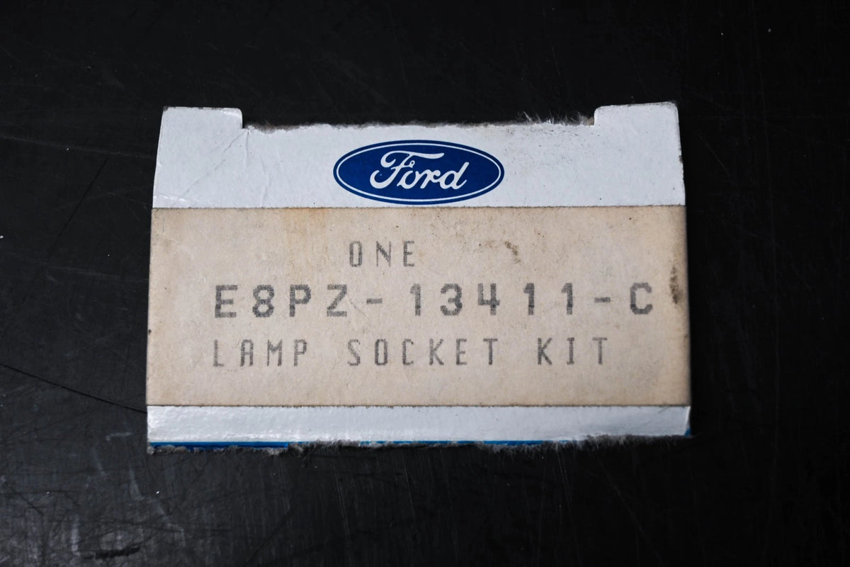 Taillight Socket Repair Kit for Ford (E8PZ-13411-C)