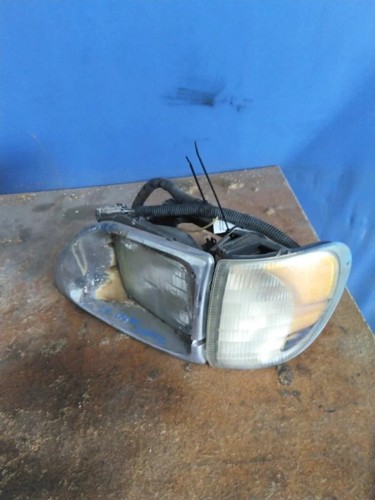 Left Headlight for International 9400I (2000–2007)