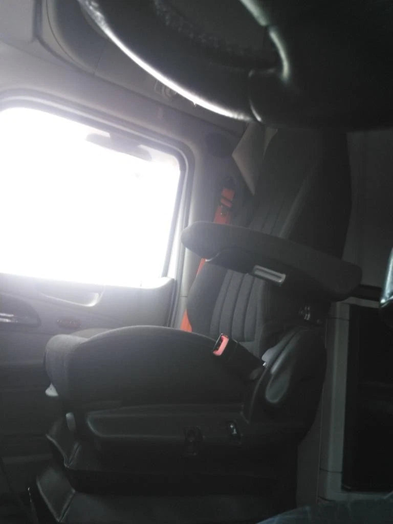 Front Seat for Peterbilt 579 (2020)
