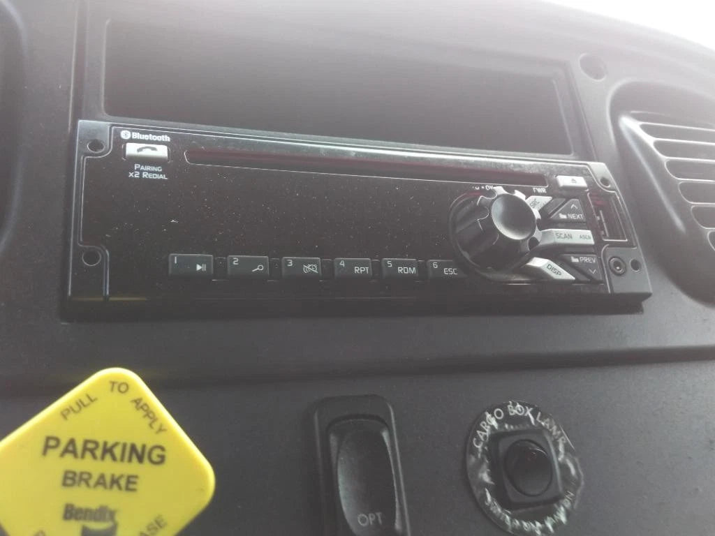 Radio AM/FM/Bluetooth for Freightliner M2 106 (2020)